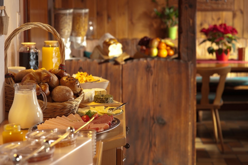 brasserie-BARJOLS-min_breakfast_buffet_food_restaurant_meal_hotel_plate_fresh-718745